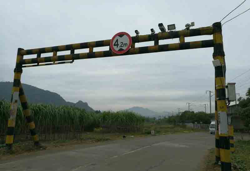 乐山对开式限高架